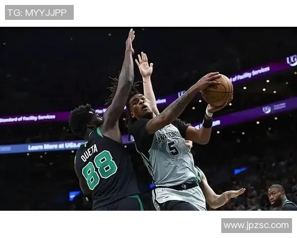 太阳稳胜马刺增强信心，新秀助攻防面出色