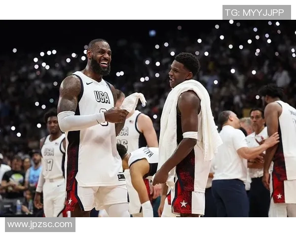 美国男篮队大胜对手获得国际篮球赛胜利，击败对手30分！